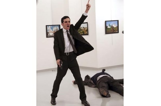 Karlov suikastinin fotoğrafına verilen ödül tartışma yarattı