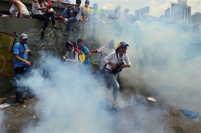 Venezuella'da protesto gösterilerinde 7 ölü