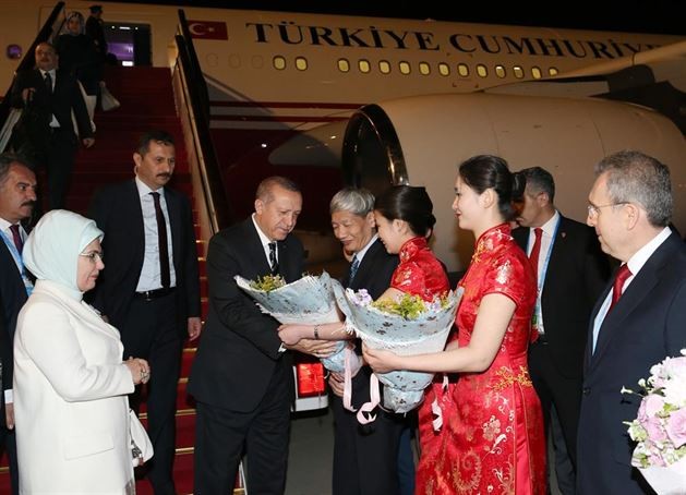 Cumhurbaşkanı Erdoğan'a Çin'de çiçekli karşılama
