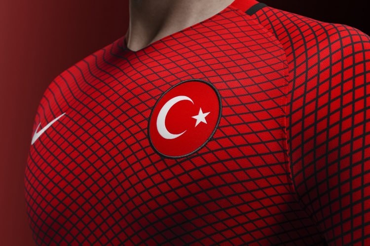 Avrupa'da top koşturan Türk futbolcular