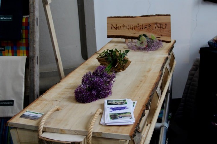 Hollanda'da cenaze fuarı düzenlendi!