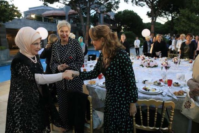 Emine Erdoğan'dan kadınlar onuruna iftar