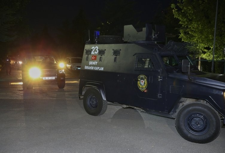 Ankara'da bin 500 polisle dev operasyon