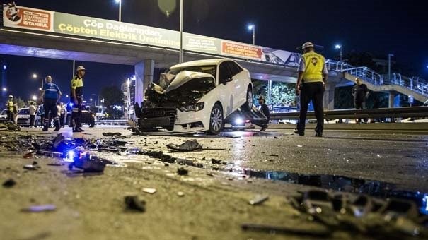 Bakırköy'de trafik kazası! Yaralılar var...