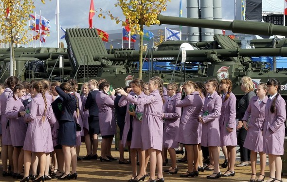 Rusya askeri teknolojisini sergiledi