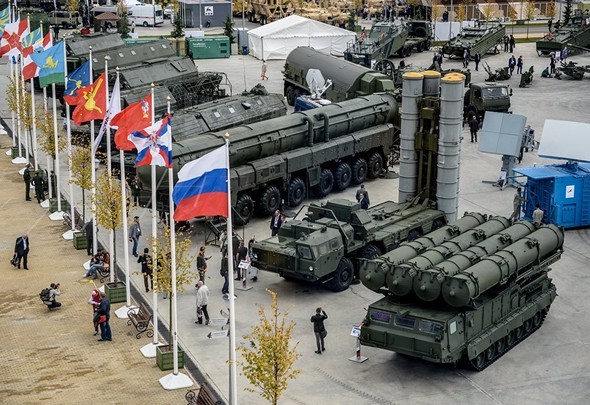 Rusya askeri teknolojisini sergiledi