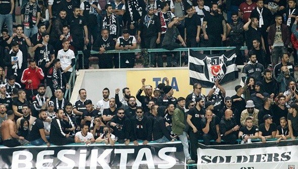 Beşiktaş taraftarından tarihe geçen tezahürat
