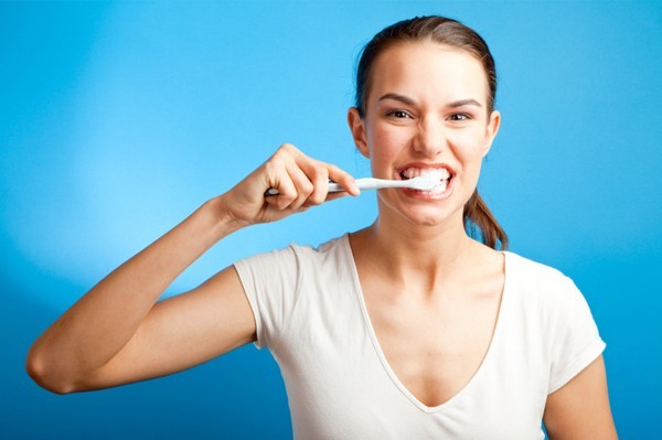Diş fırçalarken bunu sakın yapmayın!