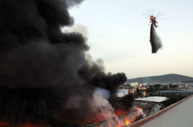 İstanbul'da iş merkezinde korkutan yangın