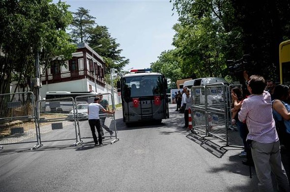Gezi Parkı'na girişler kapatıldı