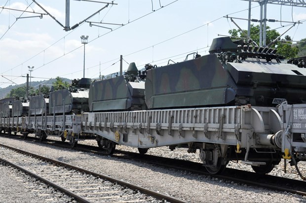 Askeri araçların bulunduğu yük treni, 11 gündür bekletiliyor