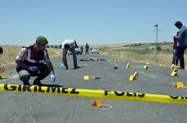 Siverek'te otomobile silahlı saldırı: 1 bebek ölü, 4 yaralı