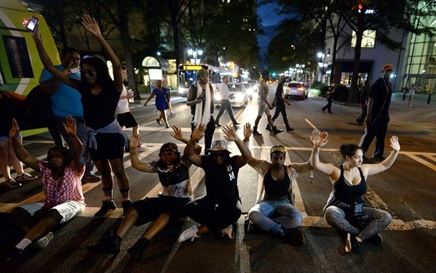 ABD'de polis şiddetine karşı protestolar sürüyor
