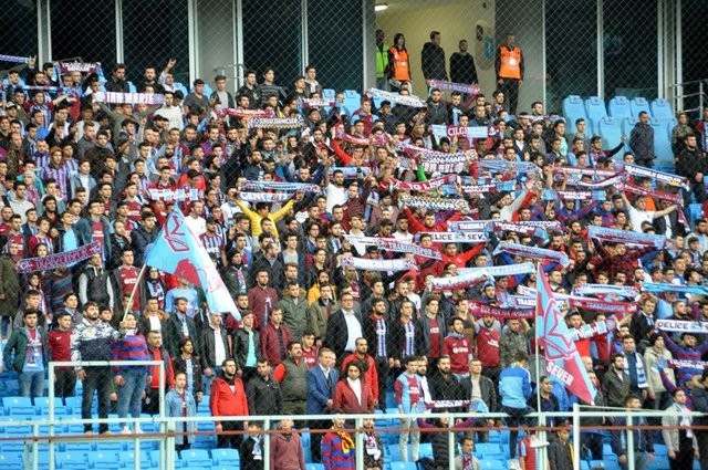 Trabzonspor taraftarlarından Ersun Yanal'a tepki