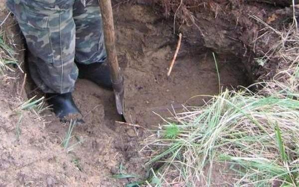 Rus askerler kazı yaptıkları yerden çıkanlarla şok oldular