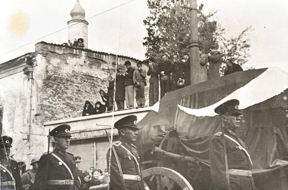 Atatürk'ün cenaze töreni görüntüleri: Bir millet kurtarıcısına ağlıyor