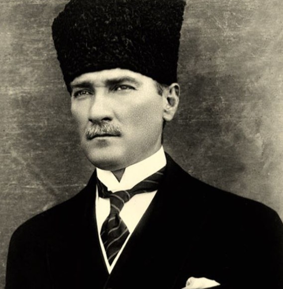 Ünlüler ulu önder Atatürk'ü böyle andı