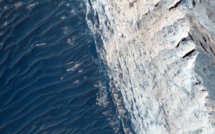 NASA Mars'ta yüksek çözünürlükte çekmiş olduğu fotoğrafları yayınladı