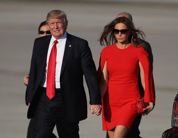 Melania Trump’ın kırmızı stili