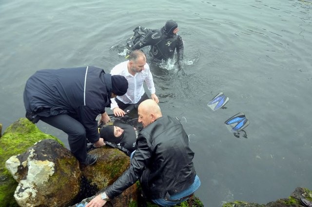 Karamürsel Belediye Başkanı fenalaşan dalgıcı kurtardı