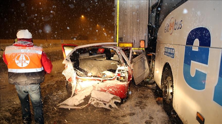 Kütahya'da zincirleme kaza: 2 ölü, 13 yaralı
