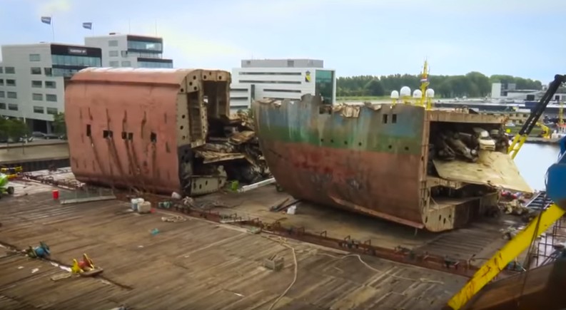 1400 araç ile batan geminin enkazı böyle çıkarıldı