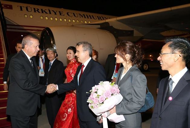 Cumhurbaşkanı Erdoğan'a Çin'de çiçekli karşılama