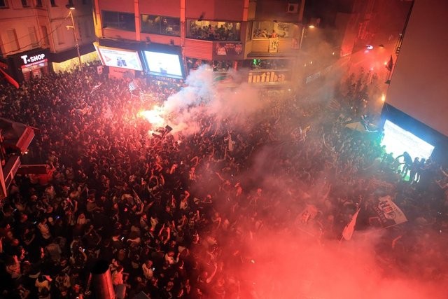 Beşiktaş'ın şampiyonluğu tüm yurtta kutlanıyor