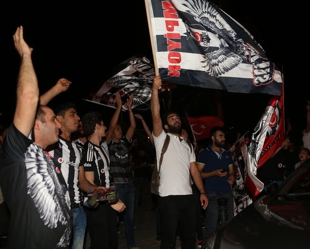 Beşiktaş'ın şampiyonluğu tüm yurtta kutlanıyor