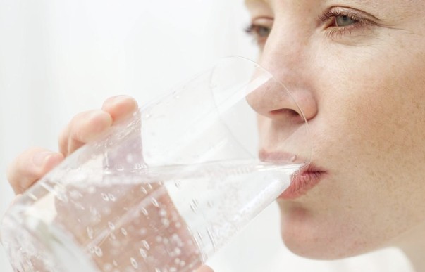 Su içmek sağlıklı ve canlı bir cilt için yeterli mi ?