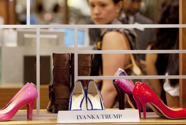 Ivanka Trump'ın ayakkabılarıyla işçileri dövmüşler!