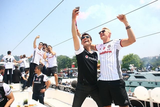 Beşiktaş şampiyonluğunu kutluyor