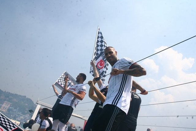Beşiktaş şampiyonluğunu kutluyor