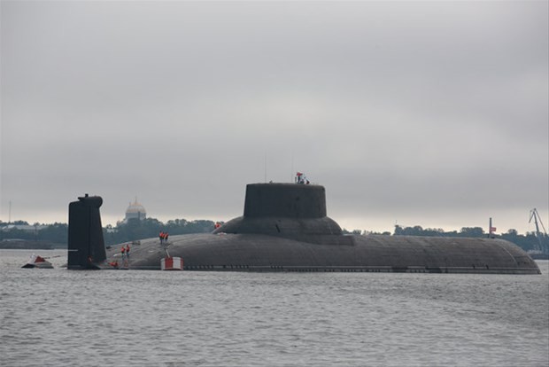 Devasa Rus denizaltısı büyüledi