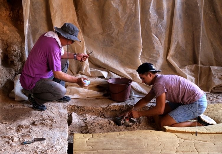 Antalya'da 350 bin yıllık kemik parçaları bulundu
