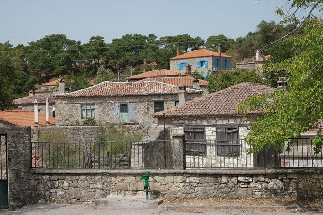 Adatepe'deki taş evler 3 milyon TL