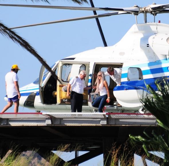 Ali Ağaoğlu bayramlaşmaya helikopter ile gitti