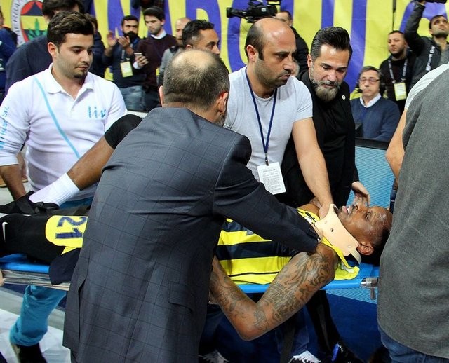 Yere düşen Fenerbahçeli James Nunnally korkuttu