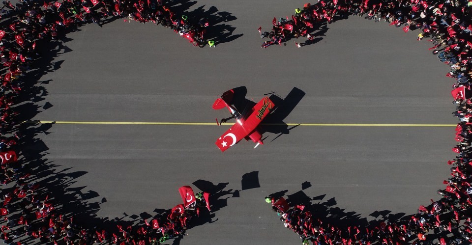 Kadın pilotdan Cumhuriyet Bayramı'na özel gösteri