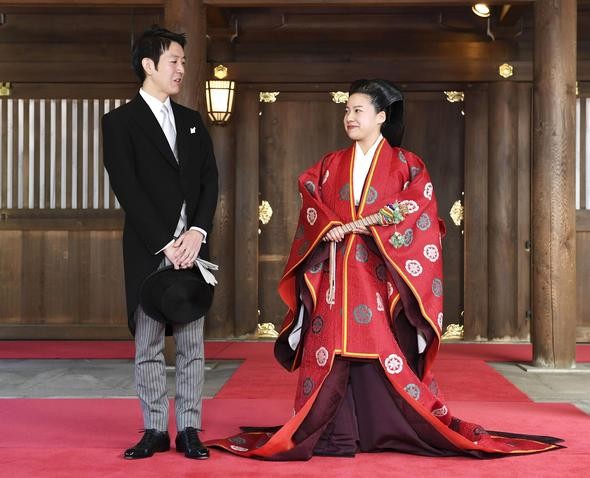 Halktan biriyle evlenen Prenses Ayako unvanını kaybetti