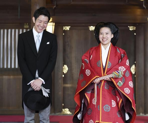 Halktan biriyle evlenen Prenses Ayako unvanını kaybetti