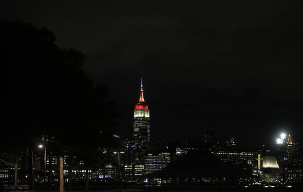 Empire State binası Türk bayrağının renklerine büründü