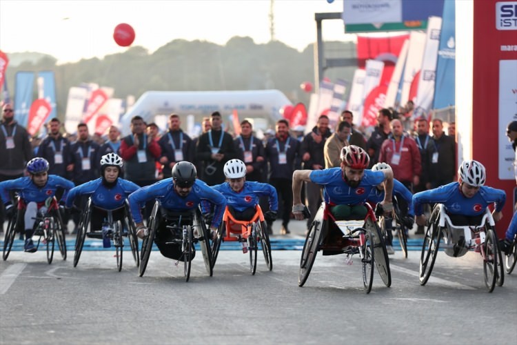  İstanbul Maratonu'nda tekerlekli sandalye startı verildi