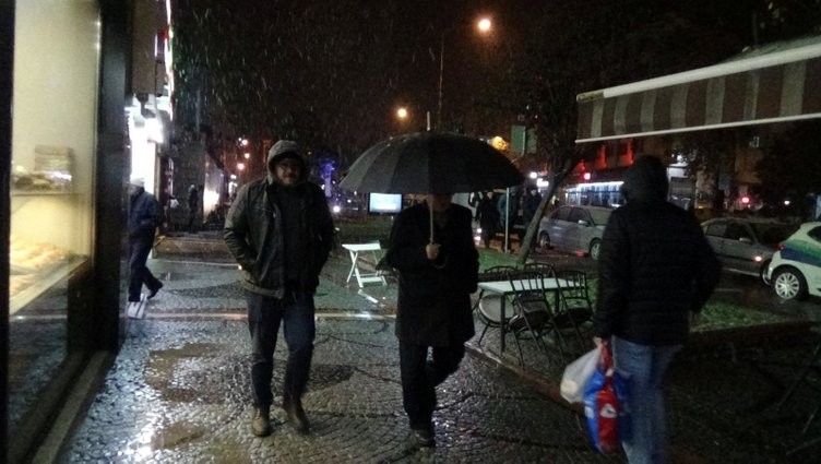 Kar yağışı İstanbul'a yaklaştı
