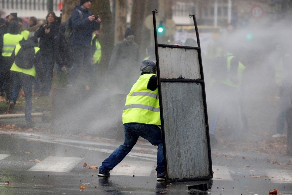 Sarı yeleklilerin protestosu Brüksel'e sıçradı