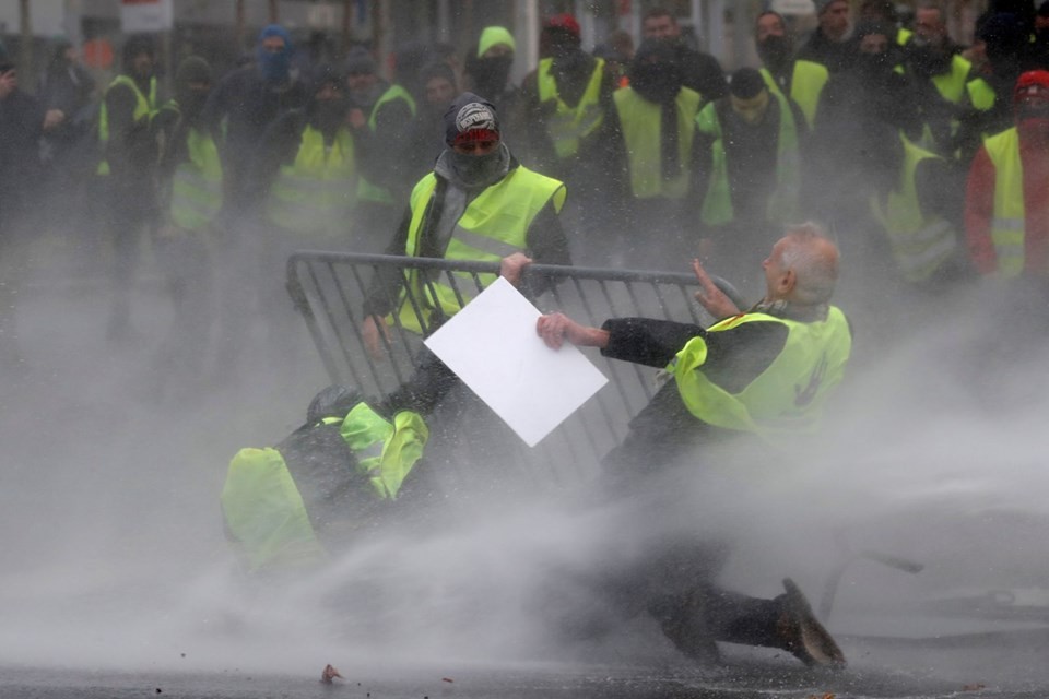 Sarı yeleklilerin protestosu Brüksel'e sıçradı