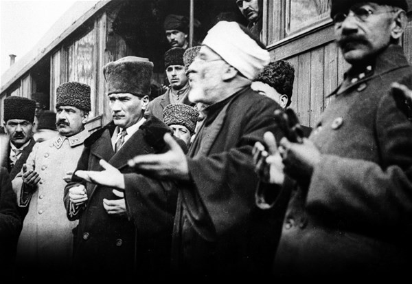 Atatürk 80 yıldır saygı, sevgi ve özlemle anılıyor