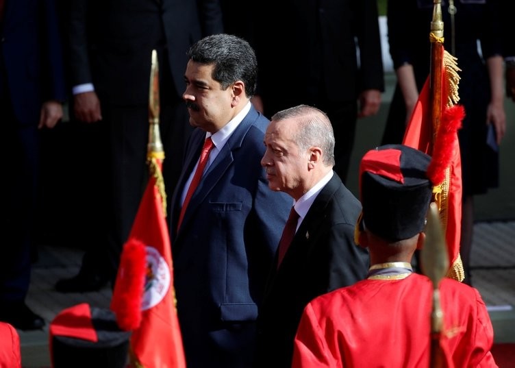 Maduro'dan dikkat çeken hareket! Türk bayrağı...