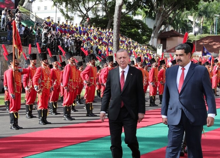Maduro'dan dikkat çeken hareket! Türk bayrağı...