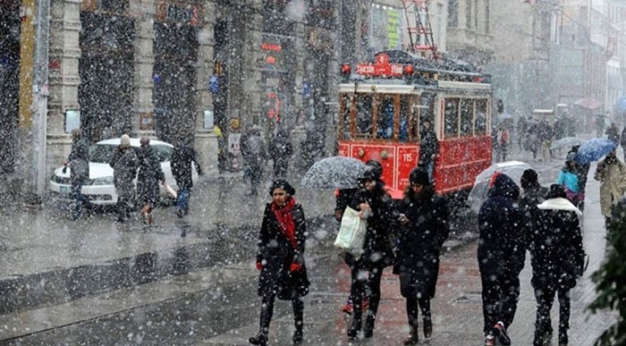 İstanbul'a kar uyarısı! Tarih verdi...